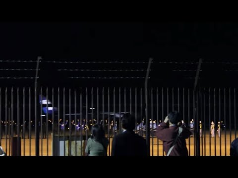 ありがとうボーイング787 Fukushima Airport officials thank ANA and watch over the Boeing 787 takeoff