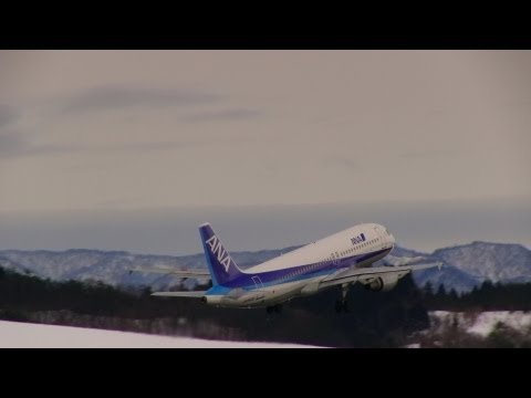 雪景色が美しい冬の秋田空港 ANA AIRBUS A320-200 Take off from Akita Airport in Winter 全日空 エアバスA320の離陸