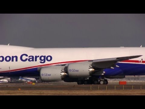 ジャンボジェット貨物機 NCA Nippon Cargo Airlines Boeing 747-8F take off from Tokyo Narita Int&#039;l Airport 日本貨物航空