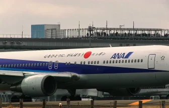 仙台空港 ANA 東日本大震災被災地応援メッセージロゴ入りボーイング767-300の離着陸