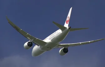 成田国際空港 日本航空 ボーイング787-8の離陸とエンジンスタート