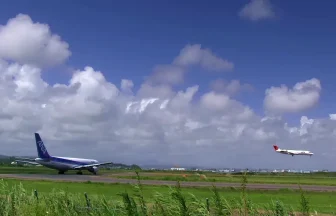 夏空が美しい仙台空港の飛行機離着陸動画