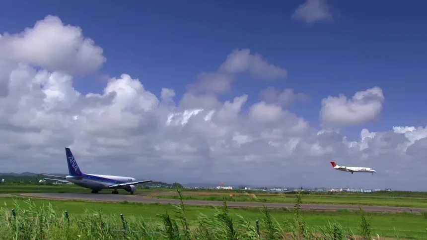 夏空が美しい仙台空港の飛行機離着陸動画