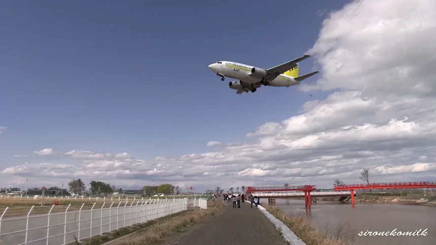 防潮堤かさ上げ前の仙台空港飛行機離着陸動画