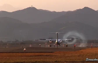 ANAウィングス ボンバルディアDHC-8-Q400(ダッシュ8)が仙台空港に着陸
