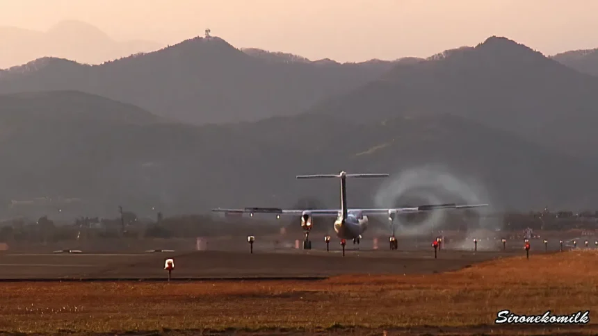 ANAウィングス ボンバルディアDHC-8-Q400(ダッシュ8)が仙台空港に着陸
