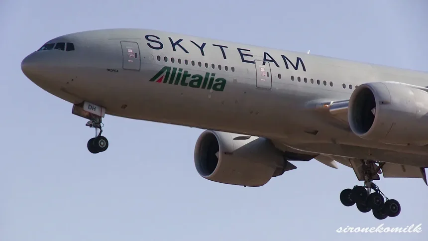 アリタリア-イタリア航空 ボーイング 777-200ER EI-DDHが成田国際空港に着陸