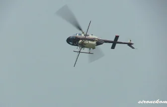 超低空飛行!!有人ヘリコプターのアクロバット農薬散布