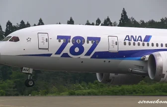 最新鋭旅客機運航再開！秋田空港 全日空 ボーイング787の離着陸