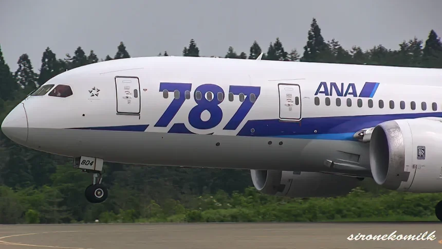 最新鋭旅客機運航再開！秋田空港 全日空 ボーイング787の離着陸