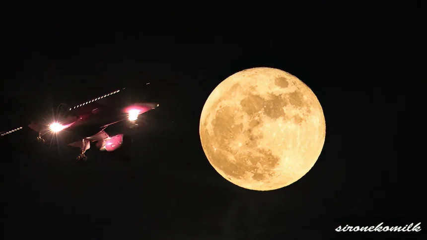 スーパームーンと滑走路の夜景が美しい仙台空港飛行機離陸着陸映像