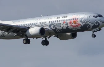 エアチャイナ ボーイング737-800 銀牡丹塗装機が仙台空港に着陸