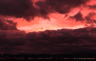 仙台空港 台風一過の夕焼けと飛行機の離着陸