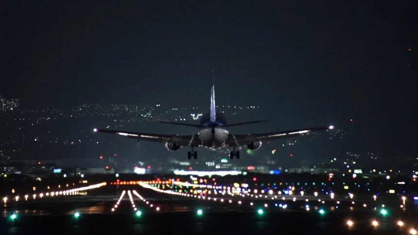ソニーα7Sの暗所撮影性能を夜の空港や袋田の滝でテスト