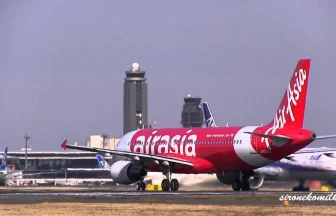 エア・アジア ジャパンの旅客機が成田国際空港から離陸