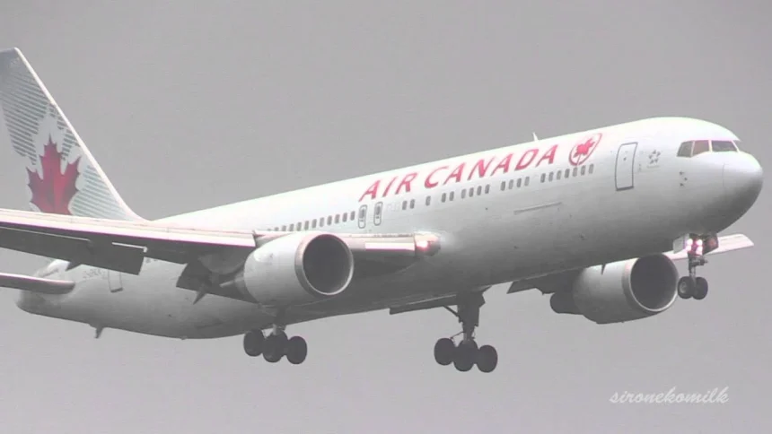 エア・カナダのボーイング777が成田国際空港に着陸