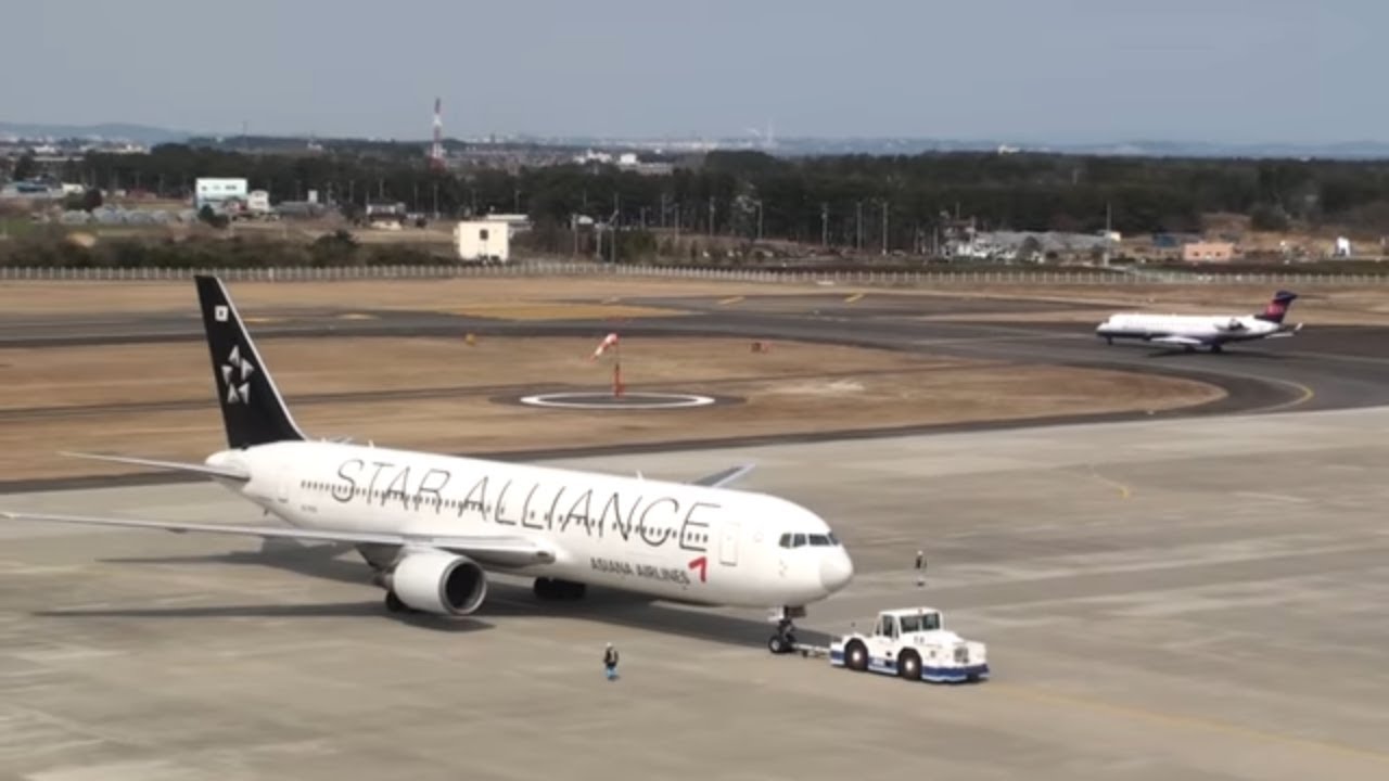 東日本大震災前の仙台空港の風景 展望デッキから眺める飛行機の離着陸